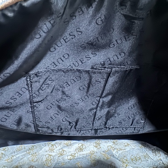 Guess travel bag lot - Picture 4 of 10